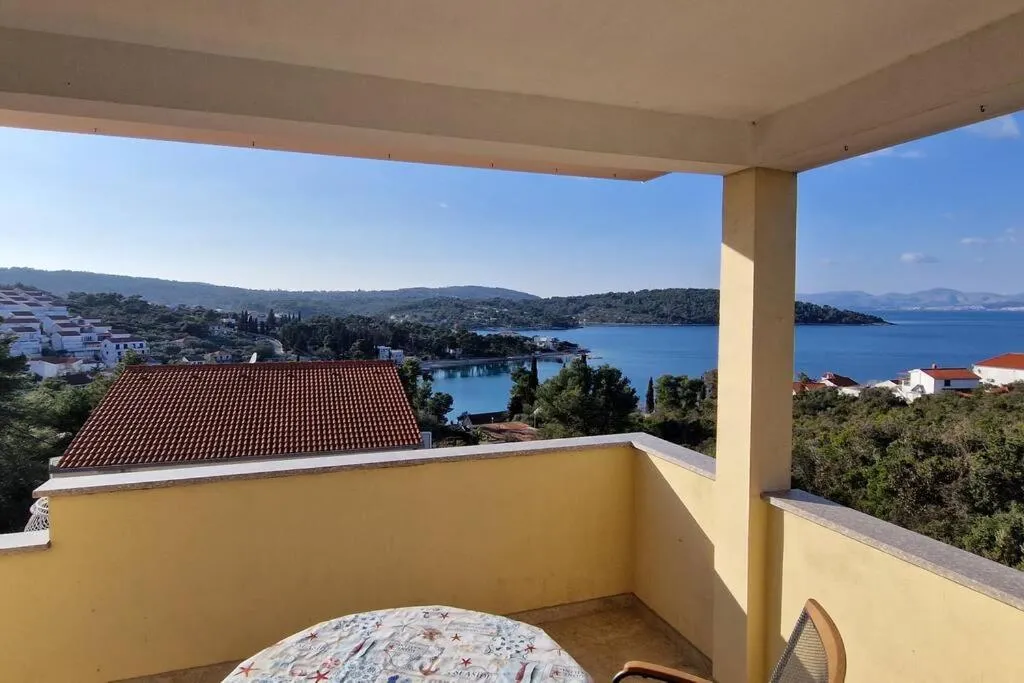 Apartments Belvedere - A4, hotel in Nečujam