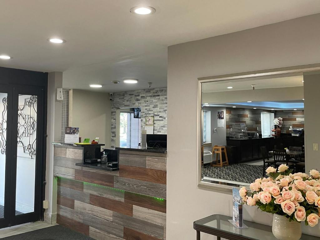 La Quinta Inn by Wyndham Cincinnati North photo