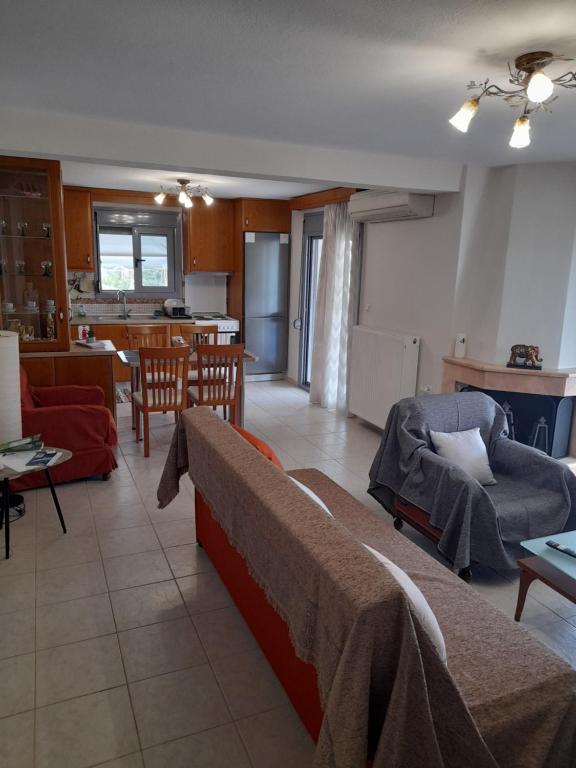 Dominikis appartment, Néa Péramos