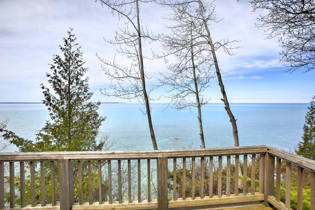 Gorgeous Charlevoix Home on Lake Michigan!, Ellsworth