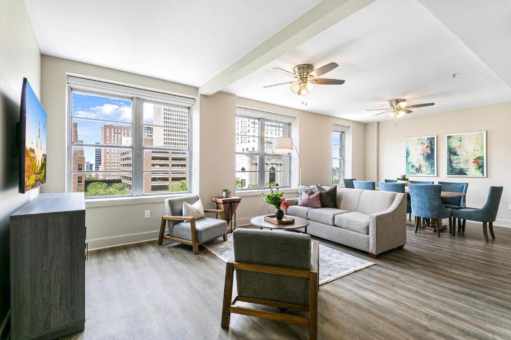 Spacious 4BR Condo Near French Quarter
