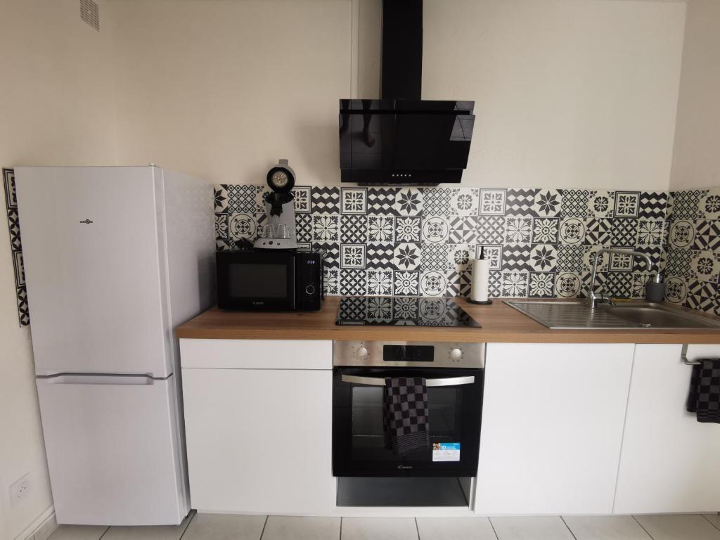 Appartement refait à neuf, climatisé avec vue mer et montagne, avec place de parking privative - 5