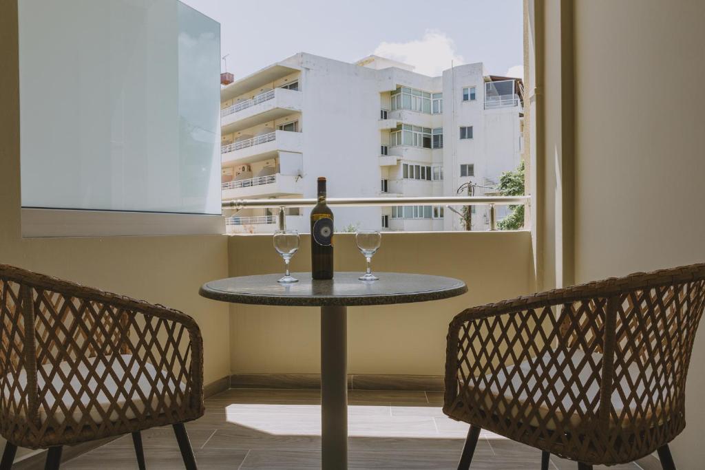 Theo Beach Hotel Apartments photo
