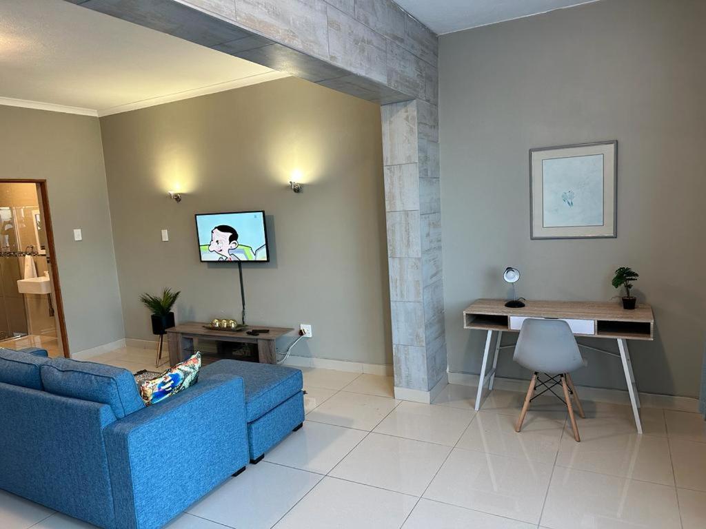 St Ives beach access apartment, Margate