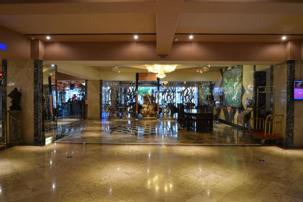 Shared lounge/TV area