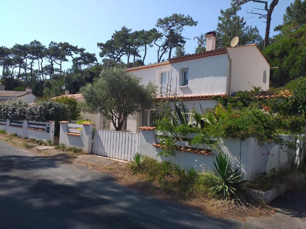 Appartement 3 chambres 6 pers rez de Jardin 5min plage quartier du Phare Location du dimanche au dimanche en juillet et aout - 1