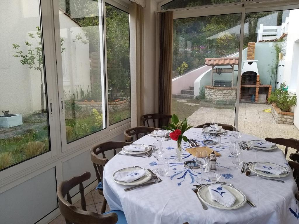 Appartement 3 chambres 6 pers rez de Jardin 5min plage quartier du Phare Location du dimanche au dimanche en juillet et aout - 5