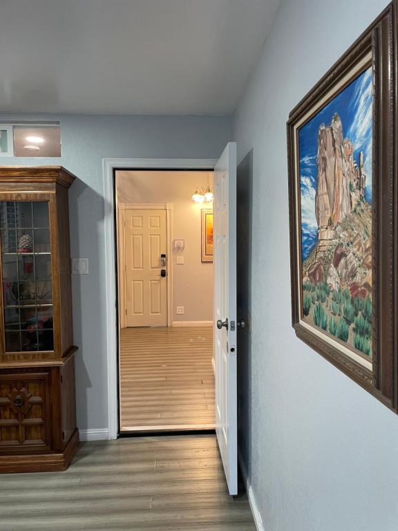 Private Room in Los Angeles w/ AC & WIFI photo