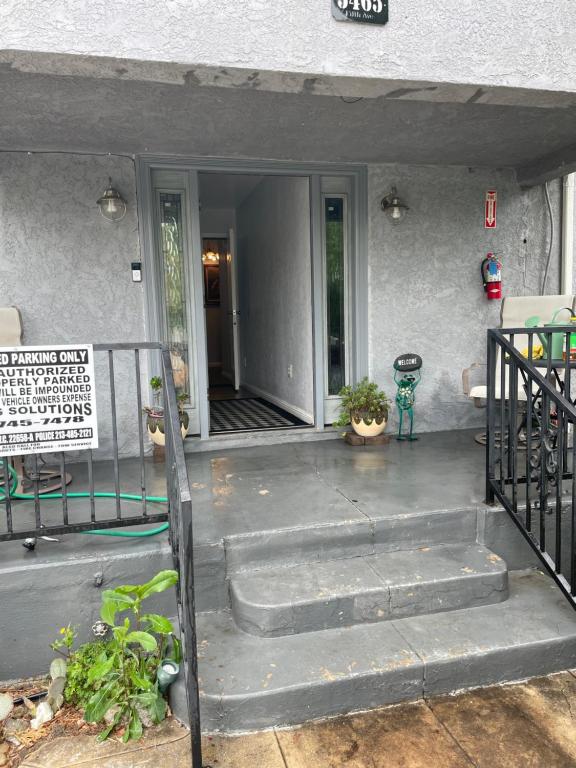 Private Room in Los Angeles w/ AC & WIFI photo