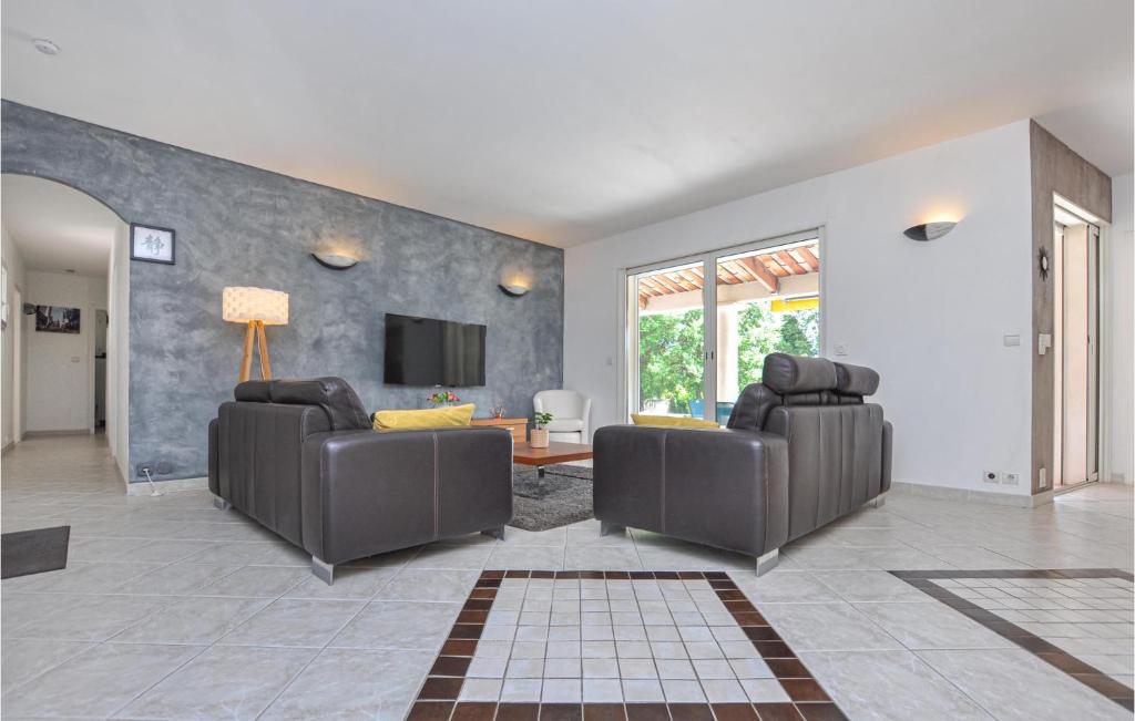 Gorgeous Home In Saint-Cézaire-Sur-Siag - 3