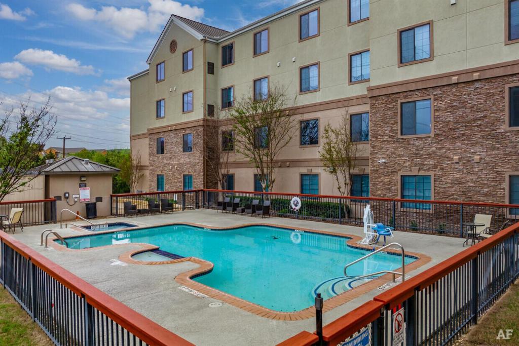 Cozy Apartment by La Cantera & Rim