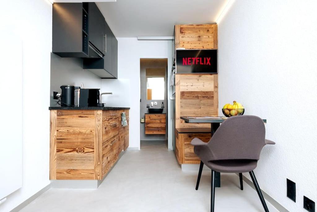 Small but WOW! Studio with pool @ the central lake, Crans-Montana