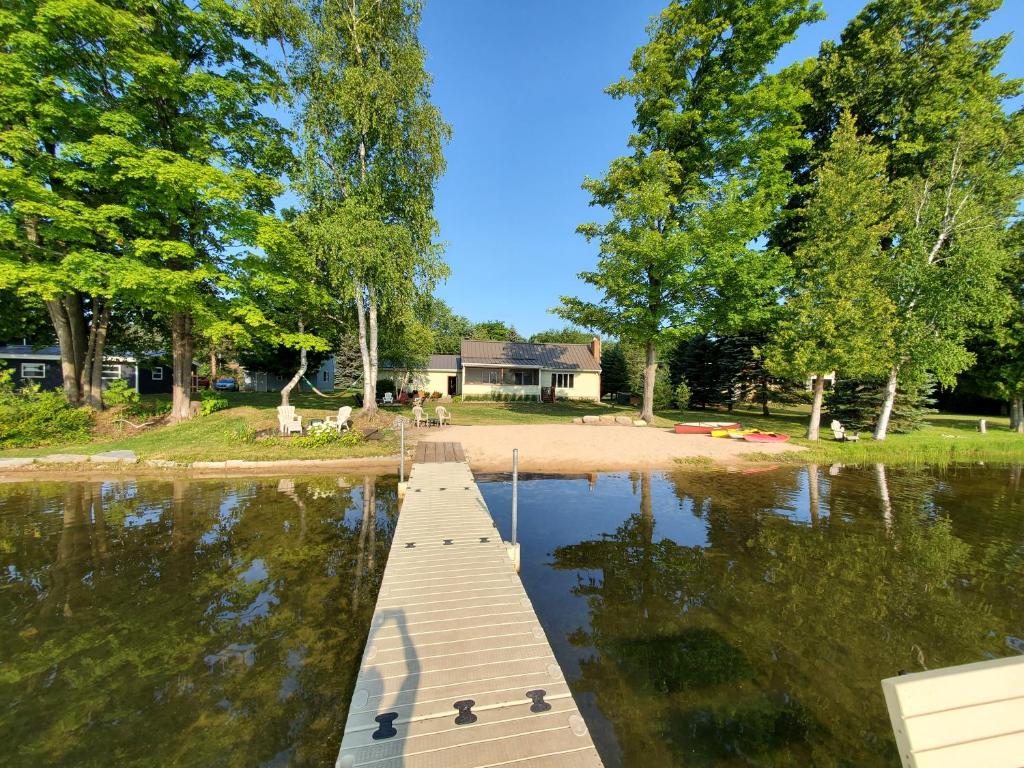 The Bass Bay Getaway - Lakefront & Gorgeous!