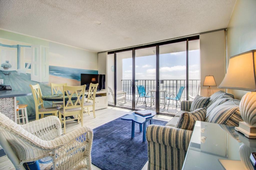 0910 Gone To The Beach by Atlantic Towers, Carolina Beach