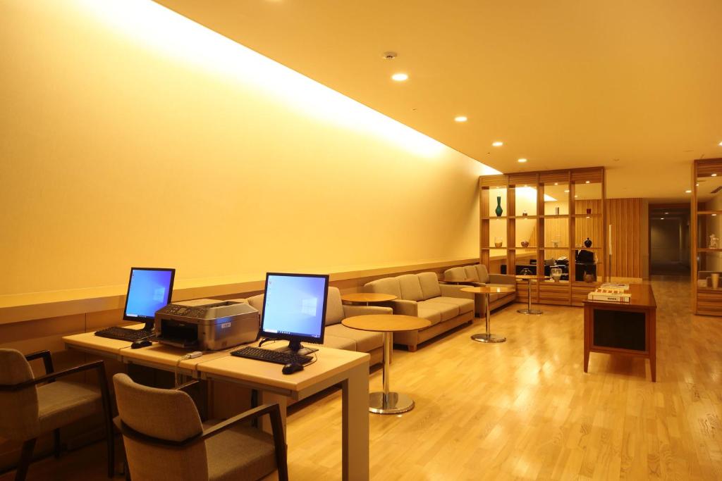 Pub/salon