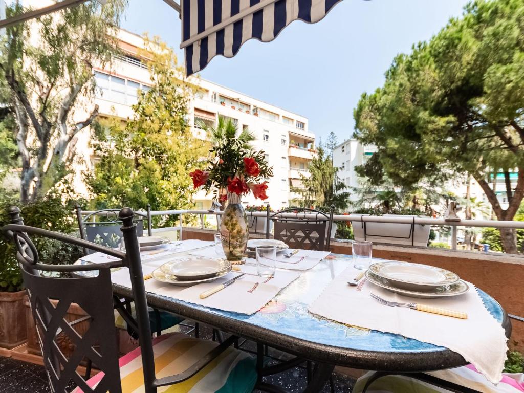 100mq Deluxe Apt - Walk to Beach - Private Parking, Sanremo