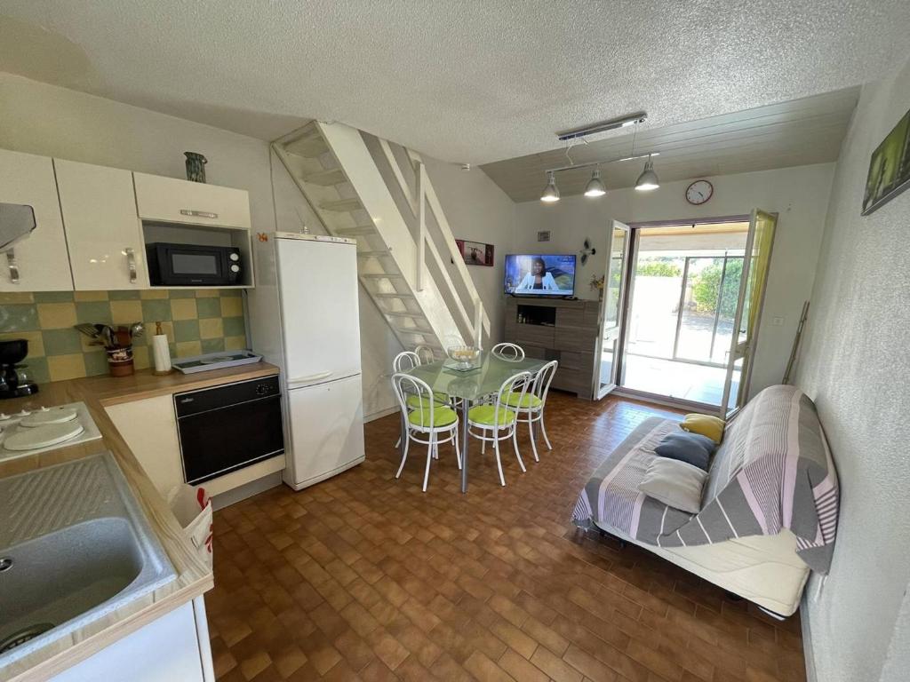 Jolie Villa 3 Pièces avec Véranda, Terrasse, Parking Sécurisé et Animaux Admis à Saint-Cyprien - FR-1-106-68 - 3