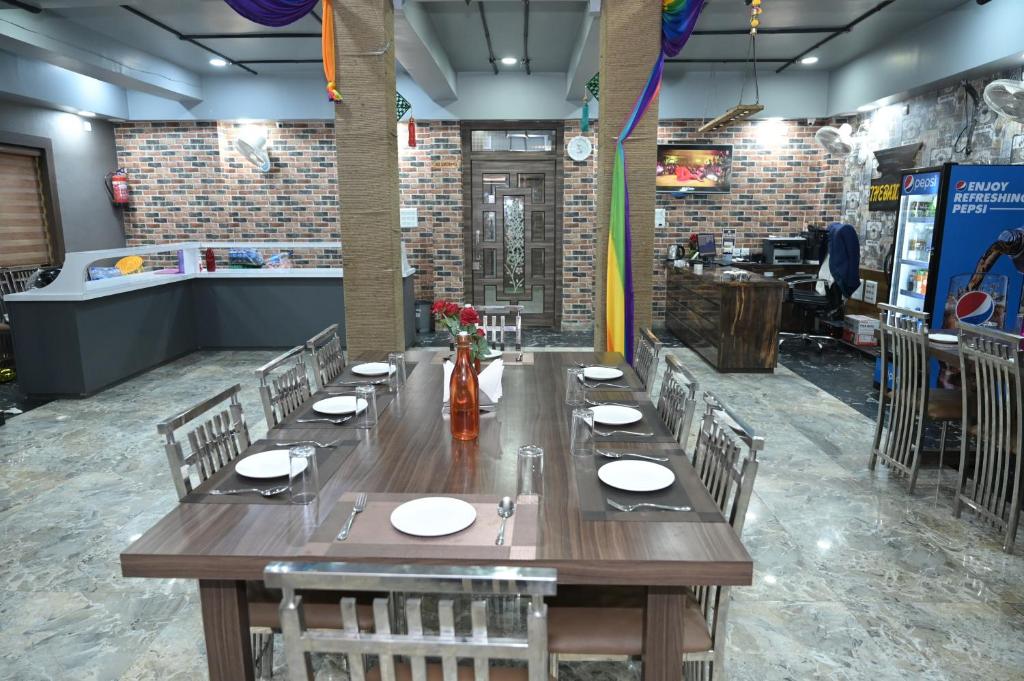Hotel M K Plaza photo