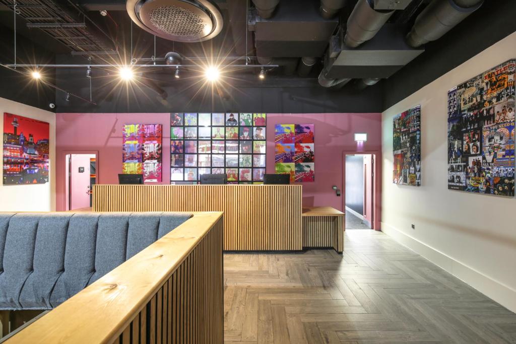 Highly-rated bar