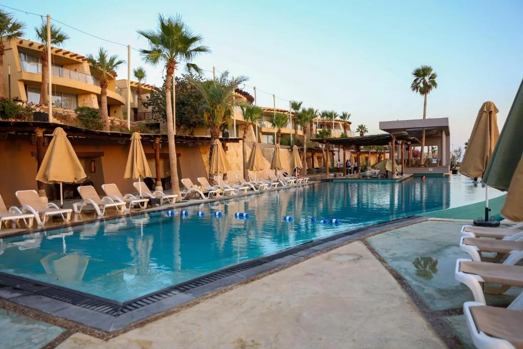 O Beach Hotel & Resort, hotel in Sowayma