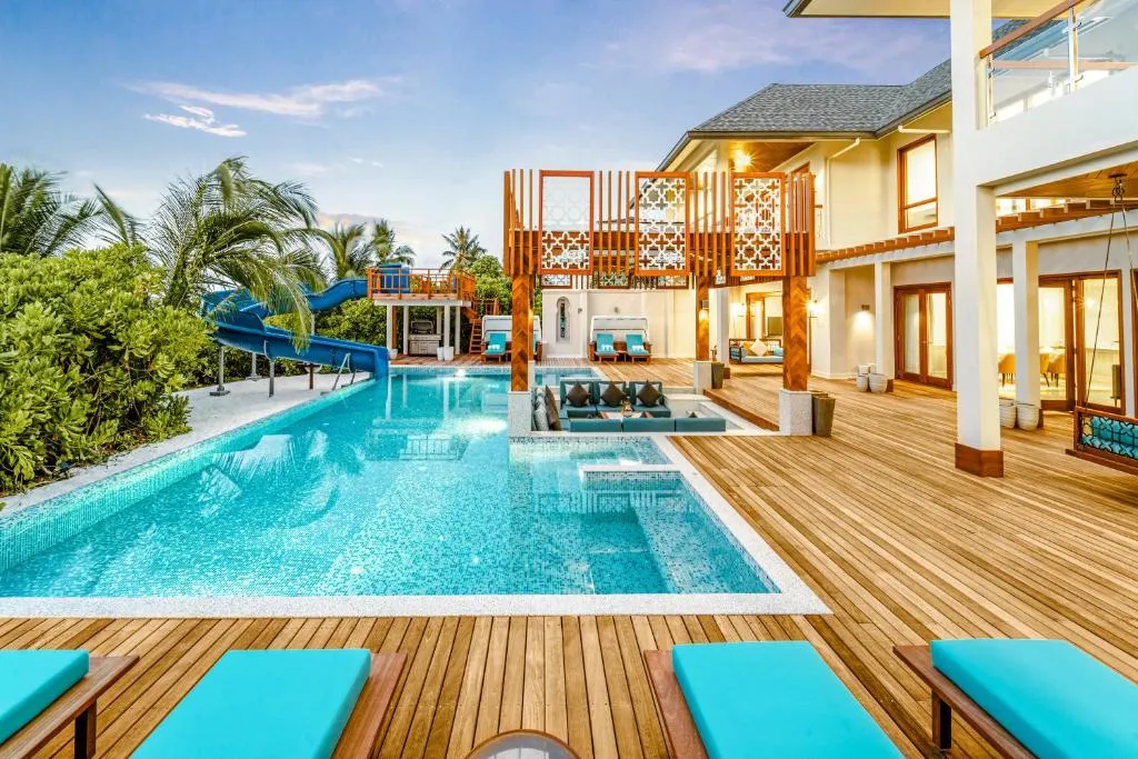 Hideaway Beach Resort & Spa, FREE SHARED CHARTER FLIGHT for two on stays of 7 or more nights from September 2025 until 23rd December 2026, hotel a Dhidhdhoo