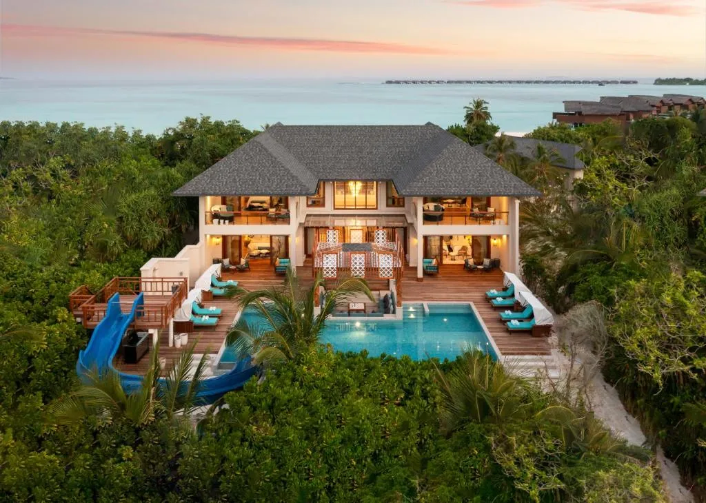 Hideaway Beach Resort & Spa, FREE SHARED CHARTER FLIGHT for two on stays of 7 or more nights from September 2025 until 23rd December 2026, hotel in Dhidhdhoo