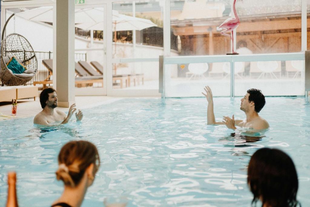 สระว่ายน้ำ