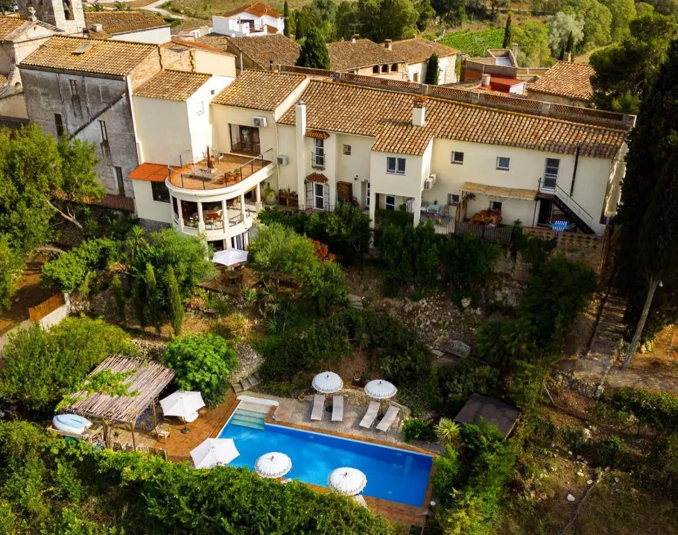 Cal Mestre Casa Rural, hotel in Avinyonet