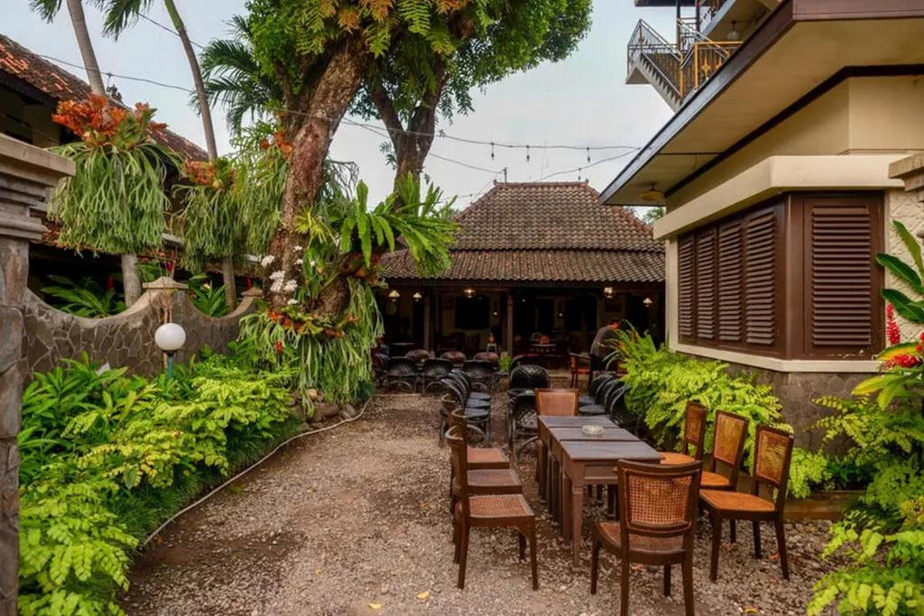 Restaurant, Cakra Homestay Solo Mitra RedDoorz in Surakarta