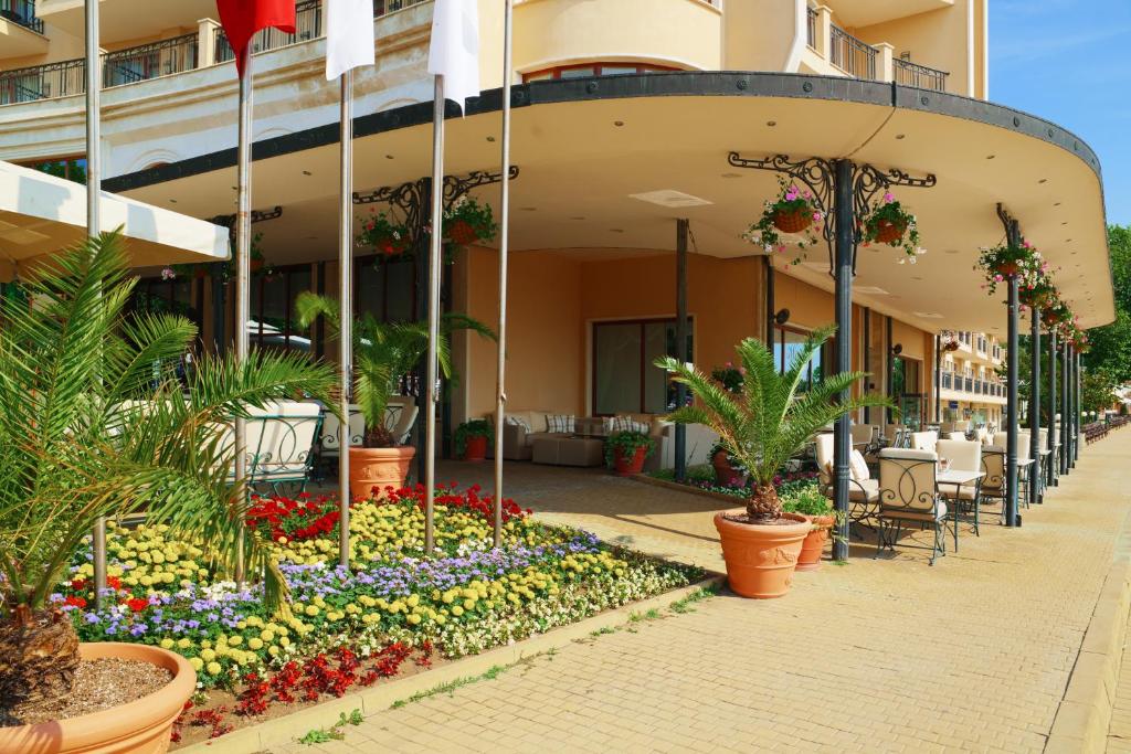 Admiral Hotel - Ultra All Inclusive & Private Beach — Hotel building in Golden Sands, Varna Region