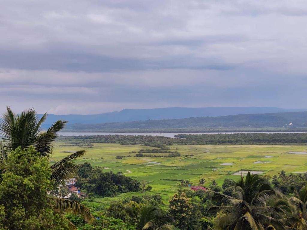 WhiteHouse Home stay by Oxystays photo