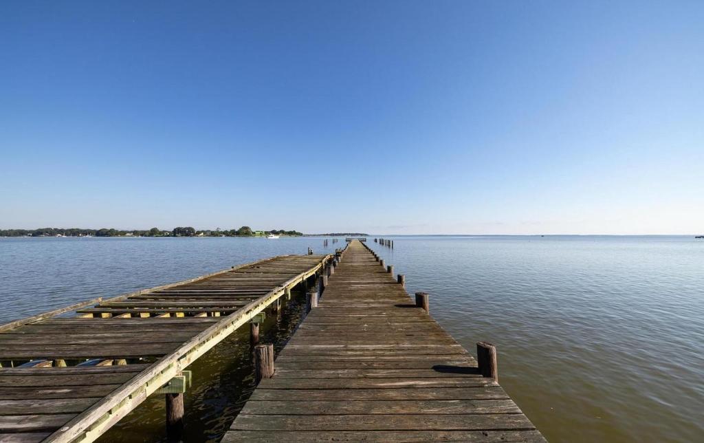 Chic Cottage with Private Yard Steps to Beach! in Colonial Beach