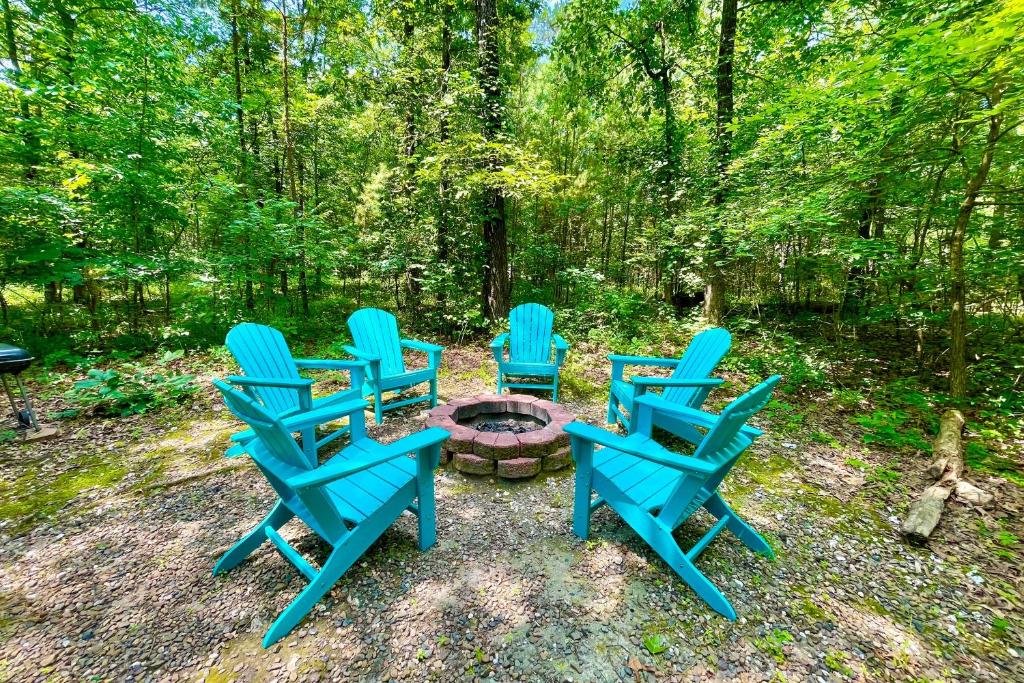 Serene Broken Bow Cabin with Hot Tub and Fire Pit photo