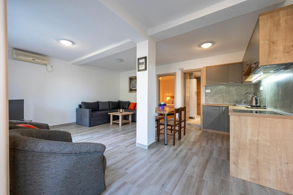 Petrovac Holiday Apartments 2 - 5