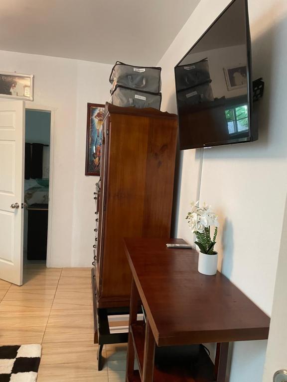 Centrally Located Room - 5 photo
