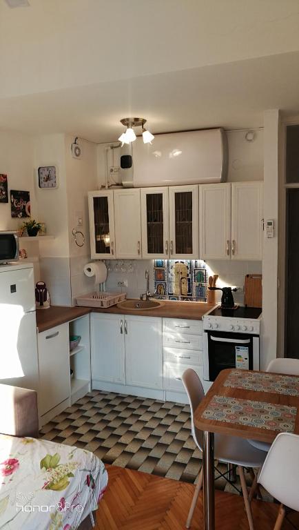 DLX Apartman Adriatics - 4