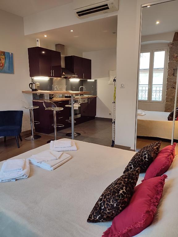 Studio de 25m2 - Extra centre - À 5 min à pied des plages - Commerces et restaurants sur place - Clim - Wifi - EXCEPTIONNEL - 4