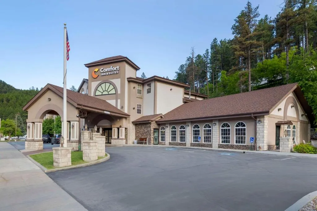 Comfort Inn & Suites Mt Rushmore，位于奇斯顿的酒店