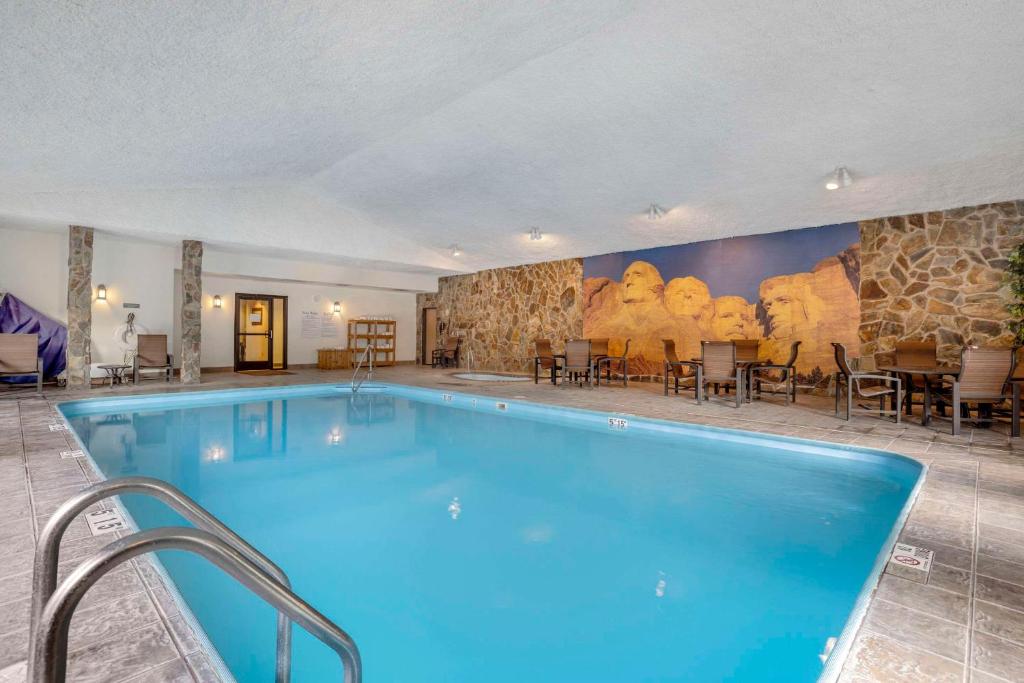 Comfort Inn & Suites Mt Rushmore photo