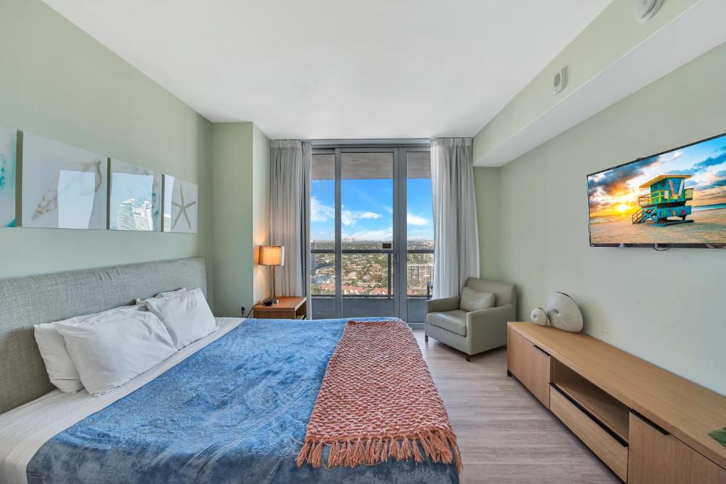 Water View Building With Pool - 5-Min Walk To The Beach, Hallandale Beach