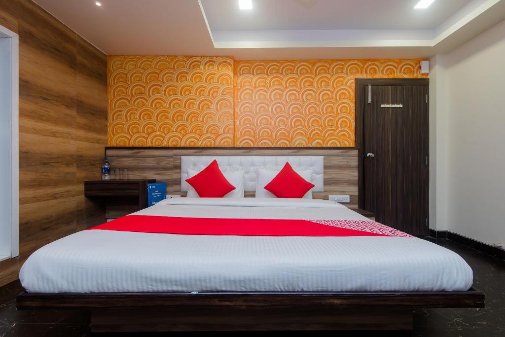 OYO 12894 Bunty Residency photo