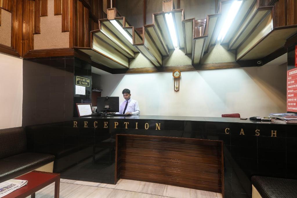 Super OYO Collection O Hotel President photo