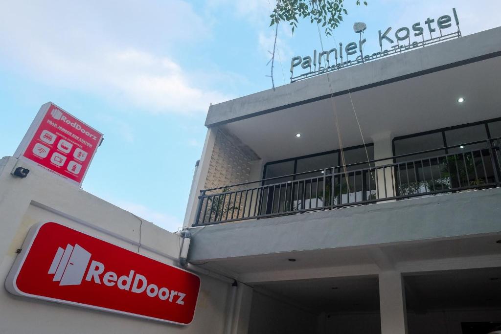 RedDoorz near Sleman City Hall Yogyakarta