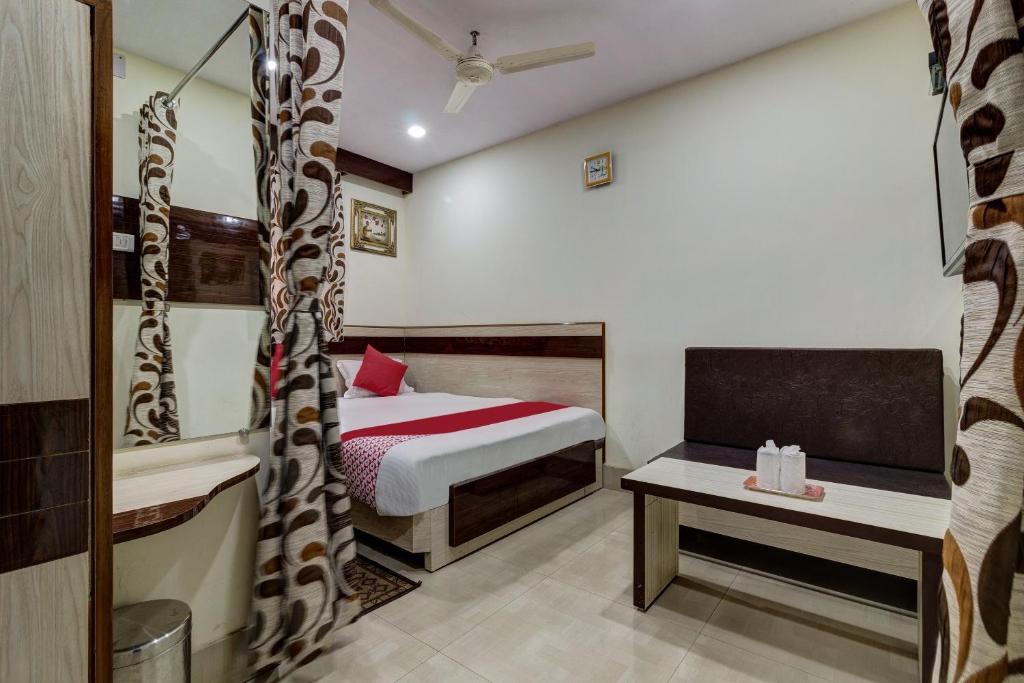 OYO Hotel Satguru photo