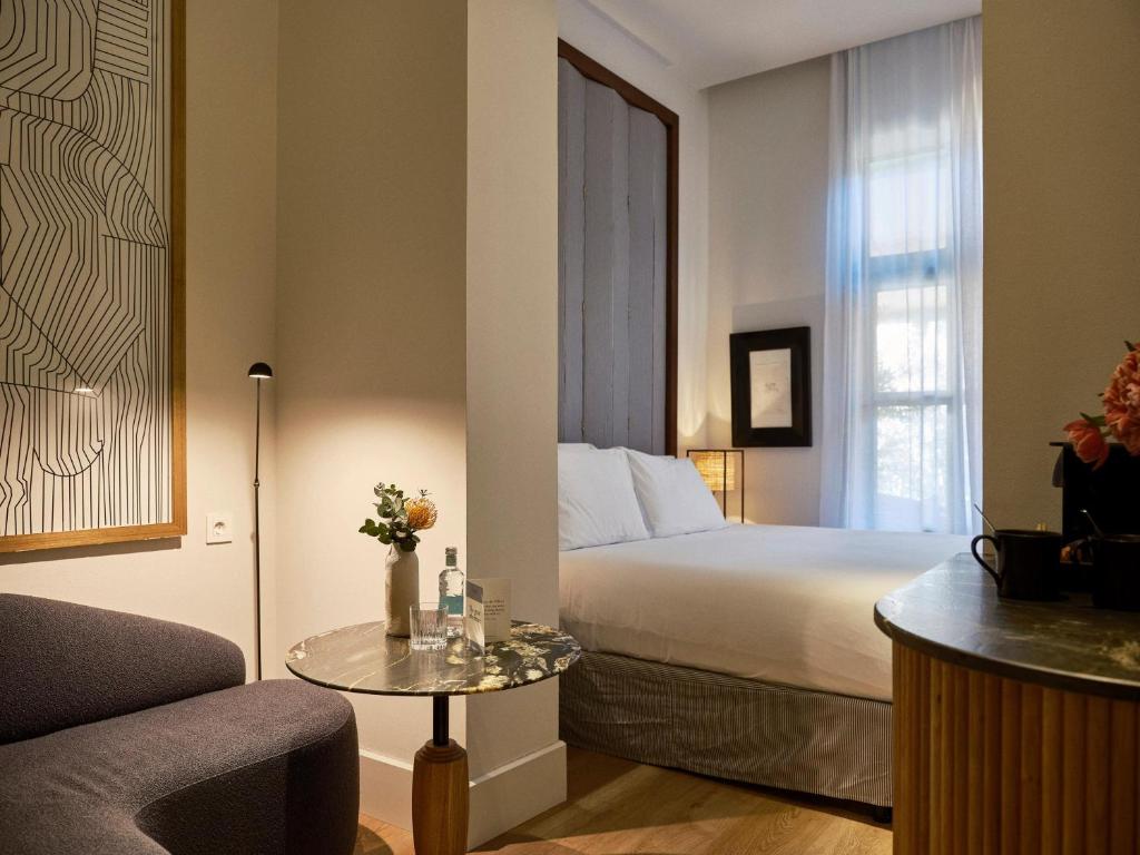 Hotel Room 5
