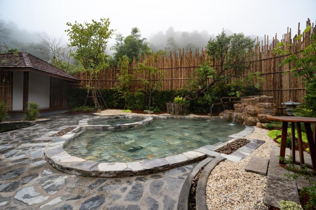 Hot spring bath