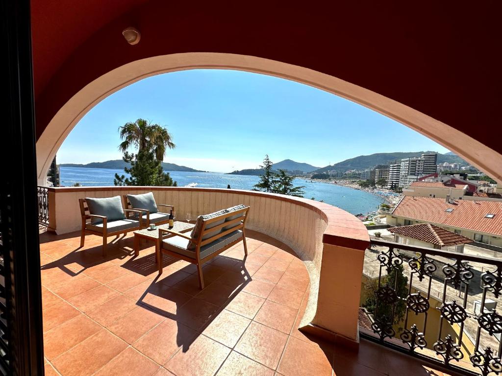 PalmOliva, Rafailovići