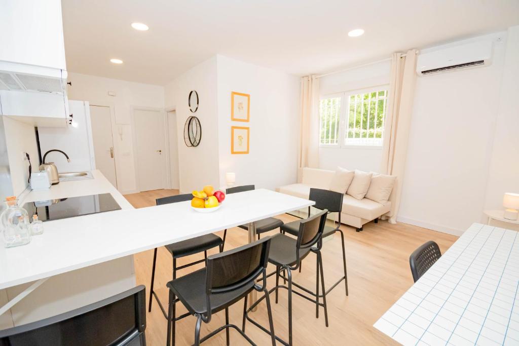 For You Rentals Cozy and charming 3-bedroom apartment TEMPORAL in Madrid ASR18, Мадрид