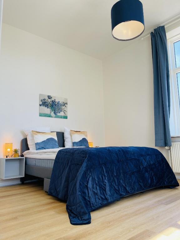 aday - Blue light suite apartment in the center of Hjorring, Hjorring