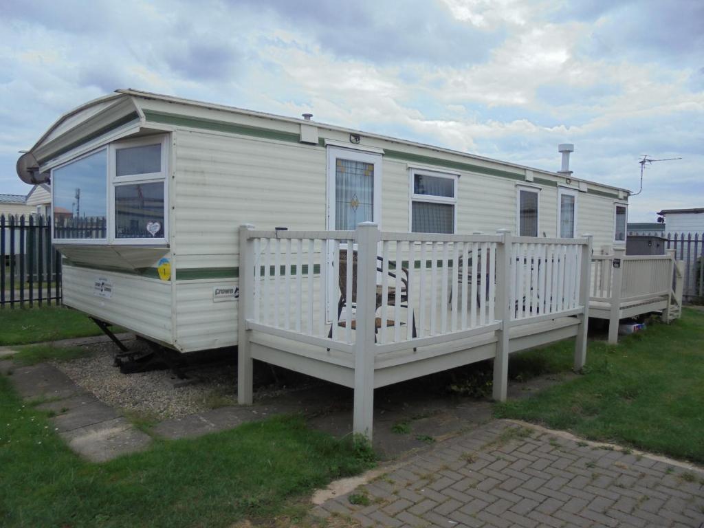Seaview: The Crown:- 6 Berth, Central heated, Enclosed Veranda, Ingoldmells